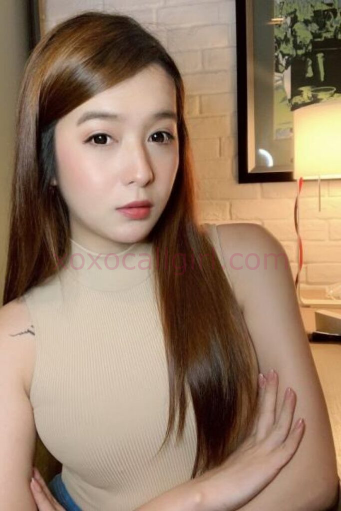 KL Escort Girl Phoebe, a Chinese Escort Girl in Kuala Lumpur, posing for a portrait. Malaysia Sex Service