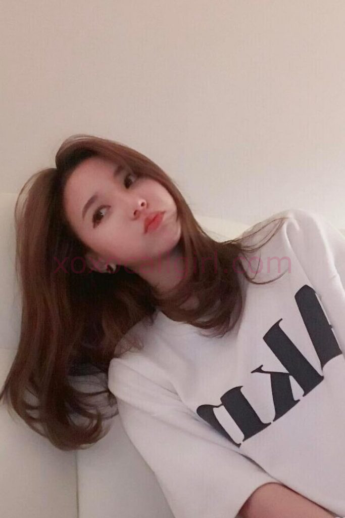 KL Escort Girl Pretty Asian woman in a white t-shirt. Chinese Escort KL Outcall services. Malaysia Sex Service