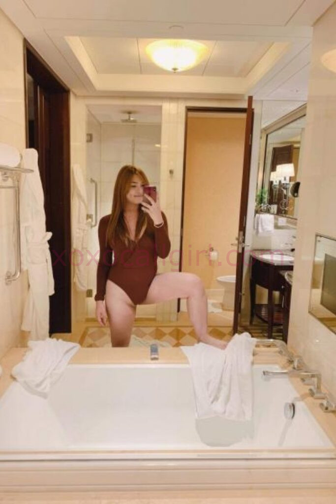 KL Escort Girl Local Malay Escort Nurul takes a selfie in a bathroom. Malaysia Sex Service